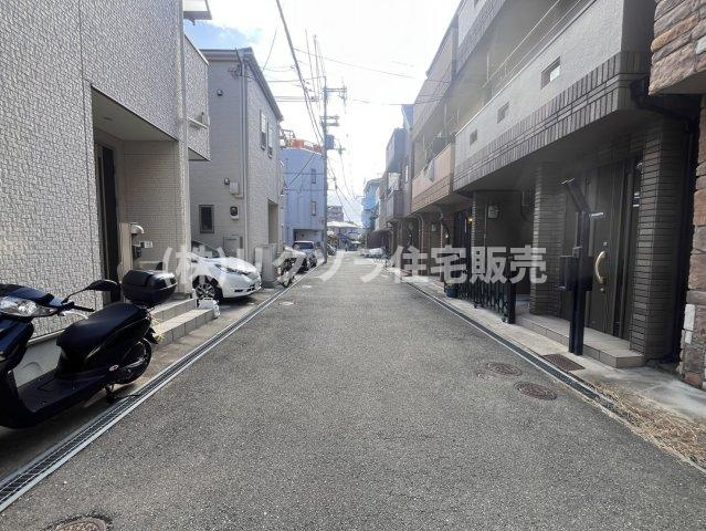 池田西町　新築一戸建ての前面道路含む現地写真|角地　西側　幅員約4.00ｍ
■物件内覧・資金計画相談・住宅ローン相談、リフォーム相談、お問合せ受付中■
※当日・翌日のご内覧、ご相談はお電話でのお問合せがスムーズです！
