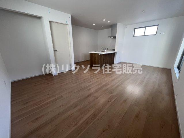 池田西町　新築一戸建ての居間・リビング|LDK16.0帖
■物件内覧・資金計画相談・住宅ローン相談、リフォーム相談、お問合せ受付中■
※当日・翌日のご内覧、ご相談はお電話でのお問合せがスムーズです！