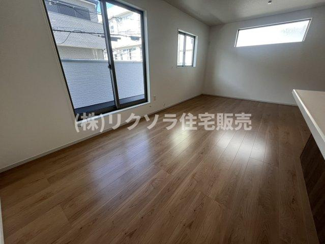 池田西町　新築一戸建ての居間・リビング|LDK16.0帖
■物件内覧・資金計画相談・住宅ローン相談、リフォーム相談、お問合せ受付中■
※当日・翌日のご内覧、ご相談はお電話でのお問合せがスムーズです！