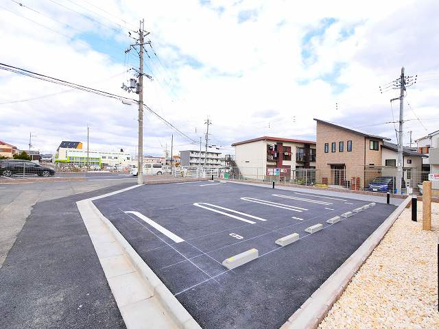 ゴールドメゾンの駐車場