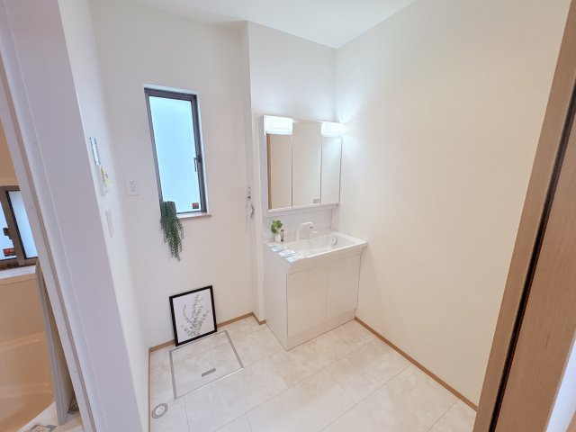 ハートフルタウン那覇市小禄772番の独立洗面台|※別物件の参考写真となります。