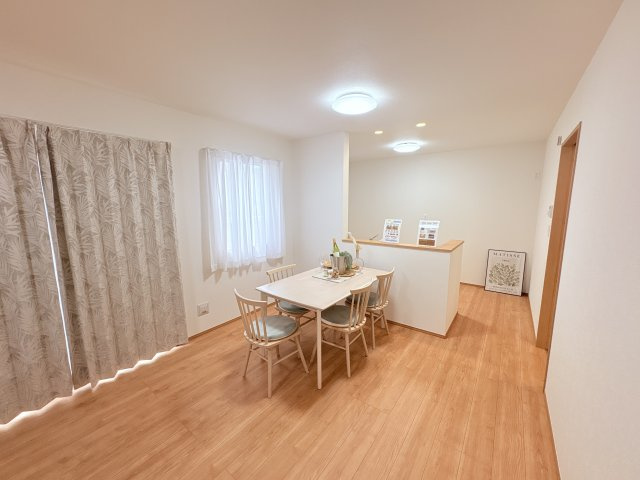 ハートフルタウン那覇市小禄772番の居間・リビング|※別物件の参考写真となります。