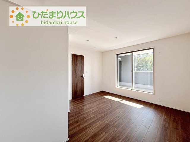 【寝室】 | 第1常総市向石下　新築戸建　4号棟 | バルコニーに面していて、たっぷり光りの入る明るい主寝室です！