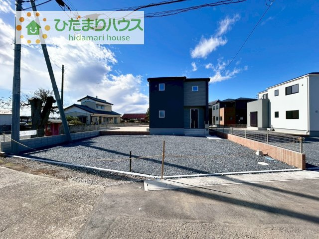 【駐車場】 | 第1常総市向石下　新築戸建　4号棟 | 駐車場並列3台分！ワゴン車+軽自動車はもちろん、パパのお仕事の車も敷地内に停められますね♪