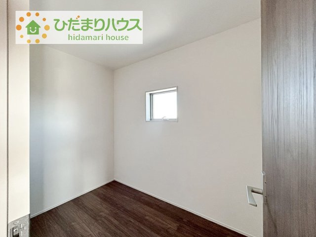 【収納】 | 第1常総市向石下　新築戸建　4号棟 | 便利な廊下収納があるので掃除機や買いだめする洗面所用品はもちろん、箱買いしたペットボトルまでしまえます(^^)