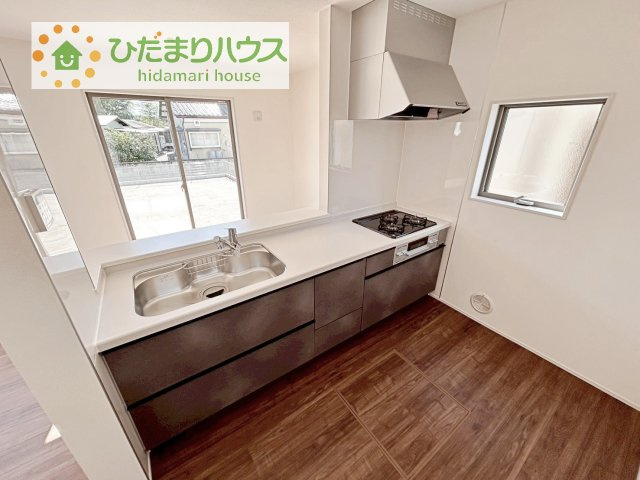 【キッチン】 | 第1常総市向石下　新築戸建　4号棟 | 3口コンロでお料理する時間も短くなりそうですね(*‘∀‘)