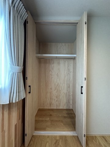 熊野町中溝5丁目 No.14のその他|全居室収納☆
4.5帖洋室のクローゼットです♪