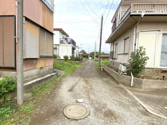 山武市埴谷1536-22中古戸建の前面道路含む現地写真