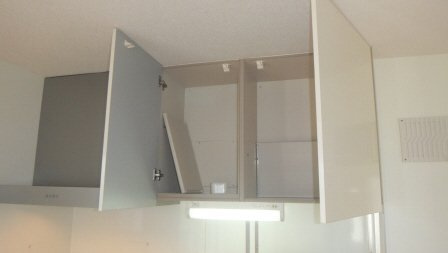 ベルデュールのキッチン|キッチン上に収納付きです