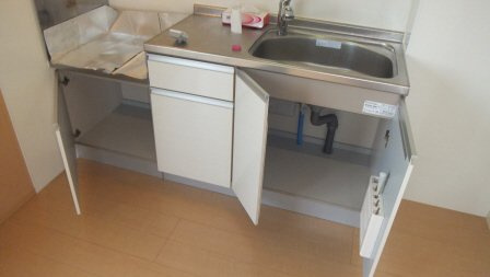 ベルデュールのキッチン|キッチン下にも収納あります