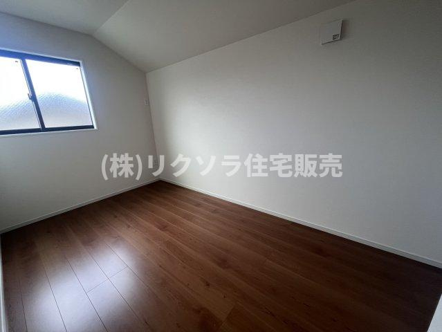 菅相塚町　新築一戸建ての子供部屋|洋室5.0帖
■物件内覧・資金計画相談・住宅ローン相談、リフォーム相談、お問合せ受付中■
※当日・翌日のご内覧、ご相談はお電話でのお問合せがスムーズです！