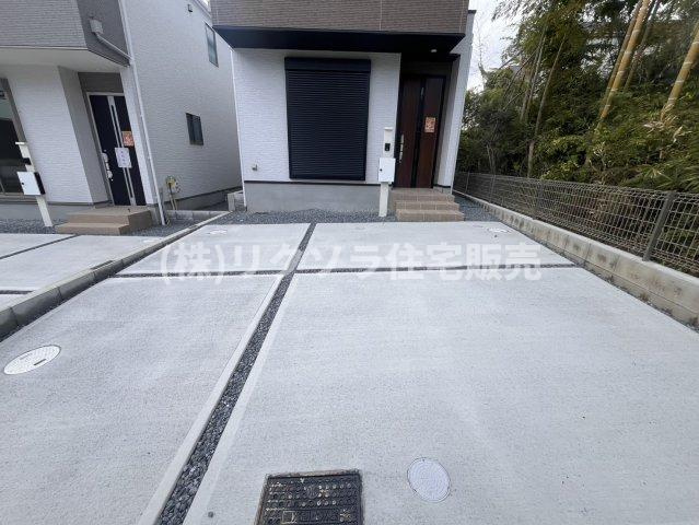 菅相塚町　新築一戸建ての駐車場|並列2台駐車可能
■物件内覧・資金計画相談・住宅ローン相談、リフォーム相談、お問合せ受付中■
※当日・翌日のご内覧、ご相談はお電話でのお問合せがスムーズです！