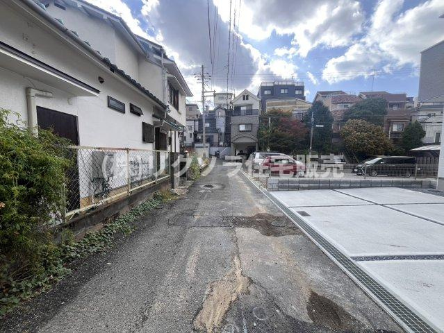菅相塚町　新築一戸建ての前面道路含む現地写真|■物件内覧・資金計画相談・住宅ローン相談、リフォーム相談、お問合せ受付中■
※当日・翌日のご内覧、ご相談はお電話でのお問合せがスムーズです！