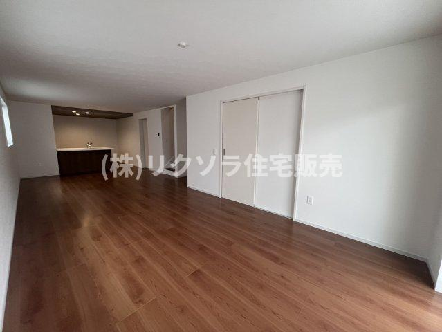 菅相塚町　新築一戸建ての居間・リビング|LDK23.2帖
■物件内覧・資金計画相談・住宅ローン相談、リフォーム相談、お問合せ受付中■
※当日・翌日のご内覧、ご相談はお電話でのお問合せがスムーズです！