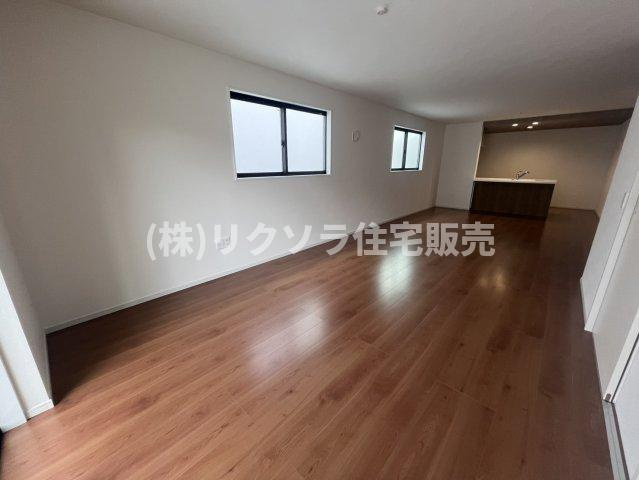 菅相塚町　新築一戸建ての居間・リビング|LDK23.2帖
■物件内覧・資金計画相談・住宅ローン相談、リフォーム相談、お問合せ受付中■
※当日・翌日のご内覧、ご相談はお電話でのお問合せがスムーズです！