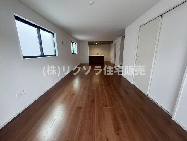 菅相塚町　新築一戸建ての居間・リビング|LDK23.2帖
■物件内覧・資金計画相談・住宅ローン相談、リフォーム相談、お問合せ受付中■
※当日・翌日のご内覧、ご相談はお電話でのお問合せがスムーズです！