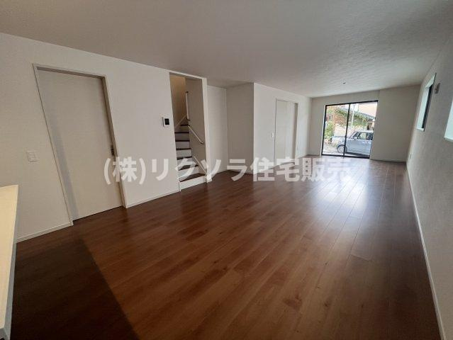 菅相塚町　新築一戸建ての居間・リビング|LDK23.2帖
■物件内覧・資金計画相談・住宅ローン相談、リフォーム相談、お問合せ受付中■
※当日・翌日のご内覧、ご相談はお電話でのお問合せがスムーズです！