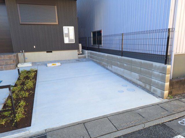 WISTERIAの駐車場