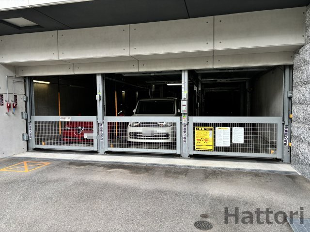 サムティ江坂レガーロの駐車場