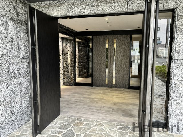 サムティ江坂レガーロのエントランス