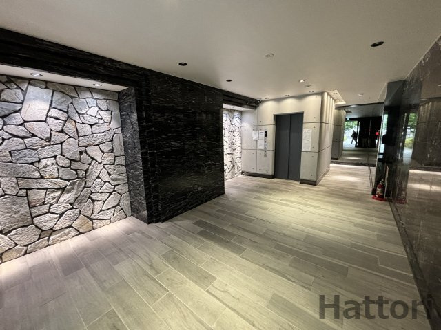 サムティ江坂レガーロのロビー