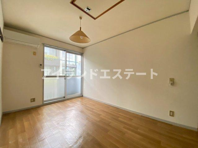 ヴィラ桜新町　敷金0　礼金0　陽当たり良好　の居間・リビング