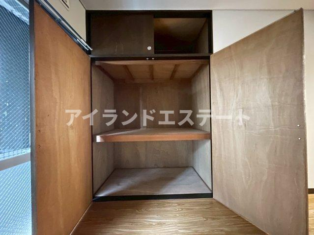 ティブロンコート　陽当たり良好　バストイレ別の収納