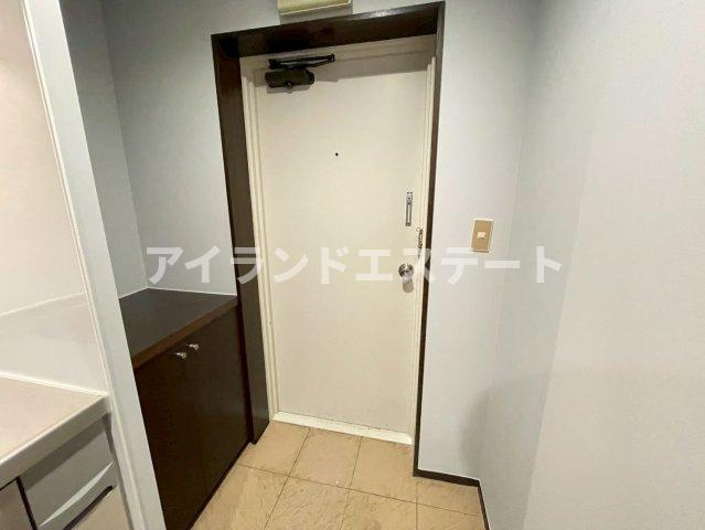 ティブロンコート　陽当たり良好　バストイレ別の玄関