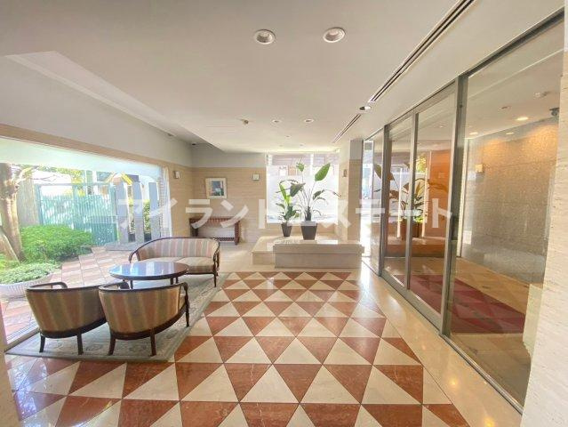 LANAI COURT CLASSIC　ファミリー向け　角部屋　オートロックのロビー