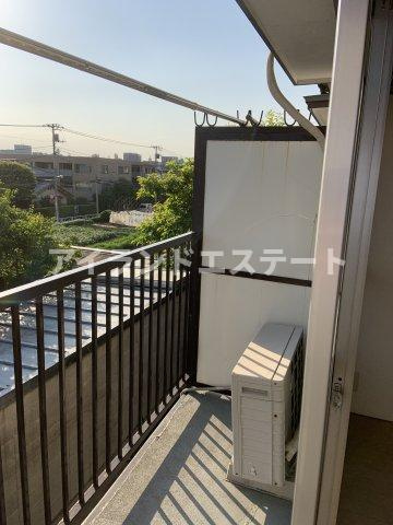 さくらハイツ　最上階　陽当たり良好　バストイレ別のバルコニー