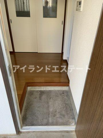 さくらハイツ　最上階　陽当たり良好　バストイレ別の玄関