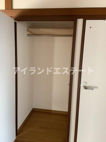 さくらハイツ　最上階　陽当たり良好　バストイレ別の収納