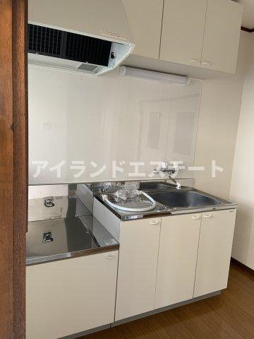 さくらハイツ　最上階　陽当たり良好　バストイレ別のキッチン