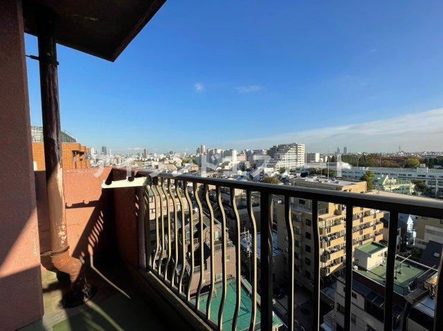 マンションメナハウス　駅近　高層階　家具家電付きのバルコニー