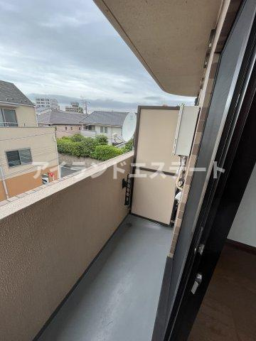 ファーストヒルズ　独立洗面台　角部屋　２面採光のバルコニー