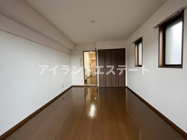 ファーストヒルズ　独立洗面台　角部屋　２面採光の居間・リビング