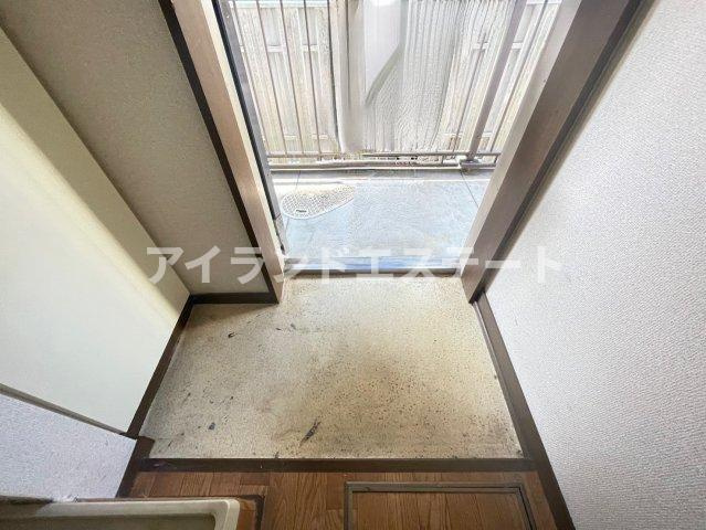 ホワイトバーチ　駅近　室内洗濯機置場　バストイレ別の玄関