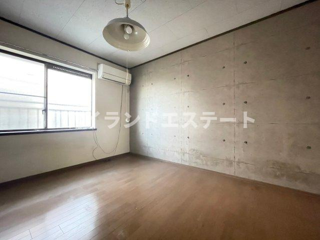 ホワイトバーチ　駅近　室内洗濯機置場　バストイレ別の居間・リビング