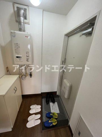 フローレンス駒沢　女性限定　角部屋　陽当たり良好の玄関