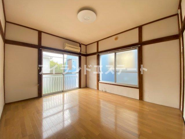 エビネハイツ　敷金0　礼金0　室内洗濯機置場　バストイレ別の居間・リビング