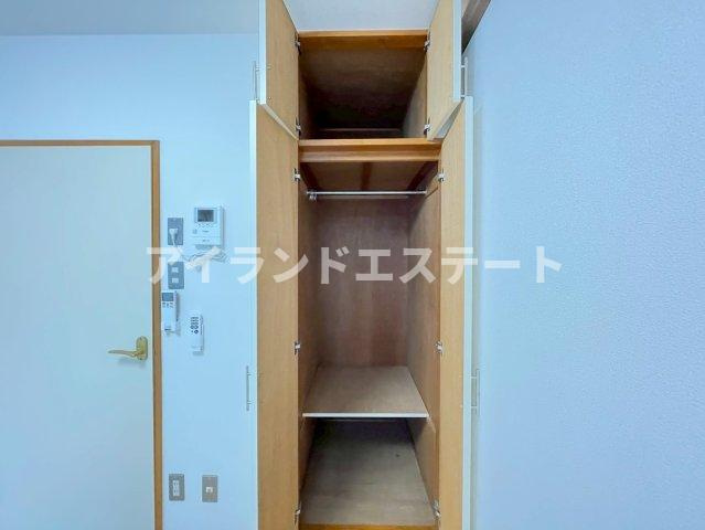 グロージェン代沢　バストイレあり　室内洗濯機置場　システムキッチンの収納