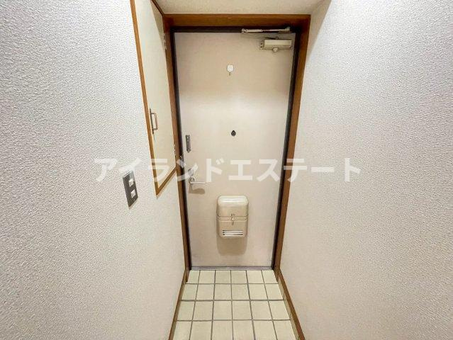 グロージェン代沢　バストイレあり　室内洗濯機置場　システムキッチンの玄関