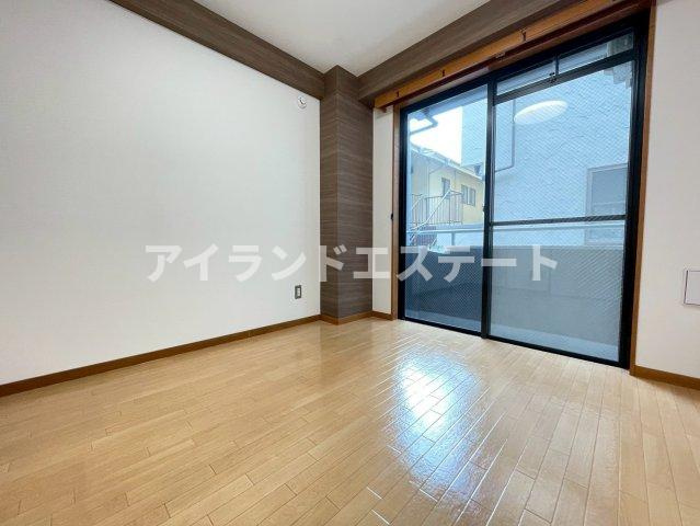 グロージェン代沢　バストイレあり　室内洗濯機置場　システムキッチンの居間・リビング