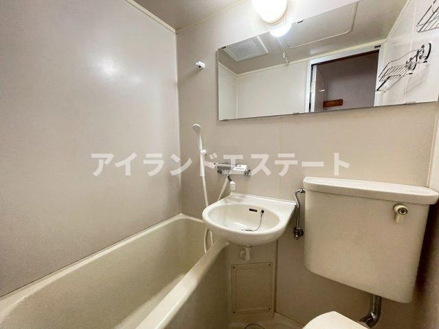 グロージェン代沢　バストイレあり　室内洗濯機置場　システムキッチンの浴室