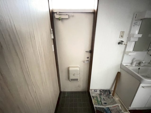 メゾンハウス　1フロア2住戸　通風良好　陽当たり良好の玄関