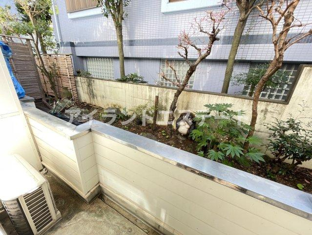 セリーヌ三軒茶屋　駅近　角部屋　陽当たり良好のバルコニー
