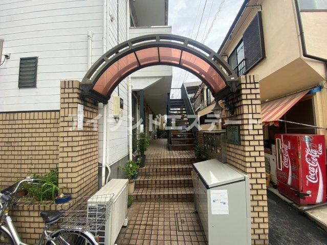 セリーヌ三軒茶屋　駅近　角部屋　陽当たり良好のエントランス