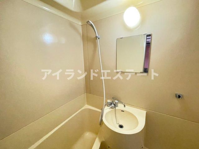 セリーヌ三軒茶屋　駅近　角部屋　陽当たり良好の浴室