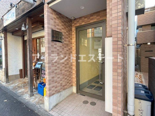 アネックス駒沢公園　角部屋　2面採光　バストイレ別　のエントランス