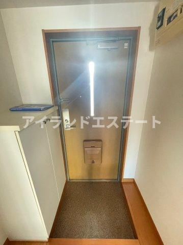 アネックス駒沢公園　角部屋　2面採光　バストイレ別　の玄関